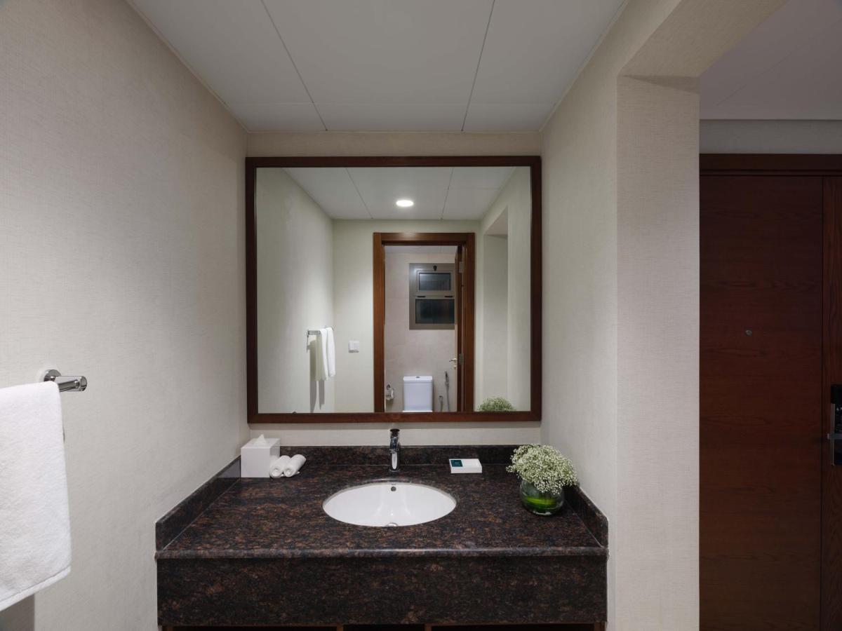 Doubletree By Hilton Muscat Qurum ภายนอก รูปภาพ